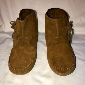 Minnetonka brown suede moccasins•8
